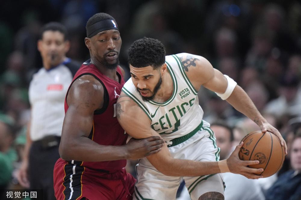 并在比赛中 并在比赛中