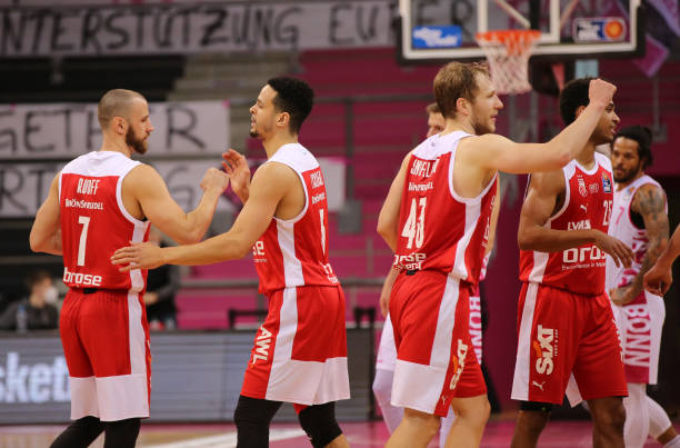 不断突破自 不断突破自